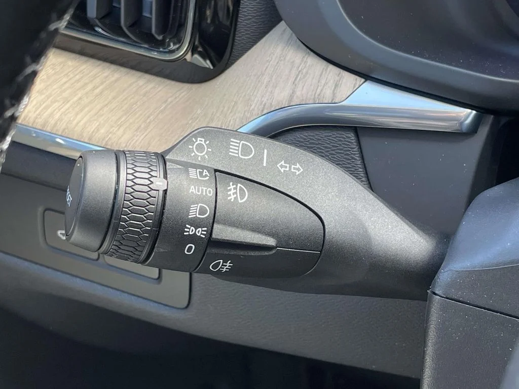 New 2026 Aurora Silver Volvo Plus image 13
