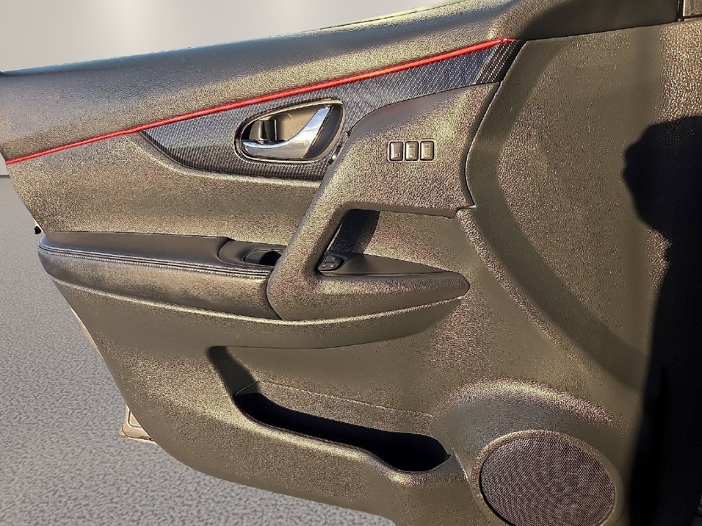 Used 2017 Gray Nissan SL image 19