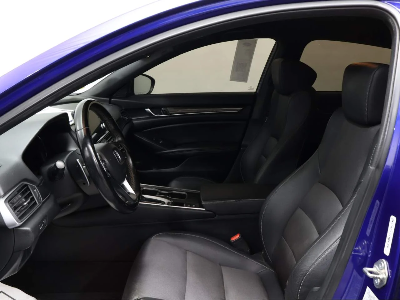 Used 2019 Still Night Pearl Honda Sport image 8