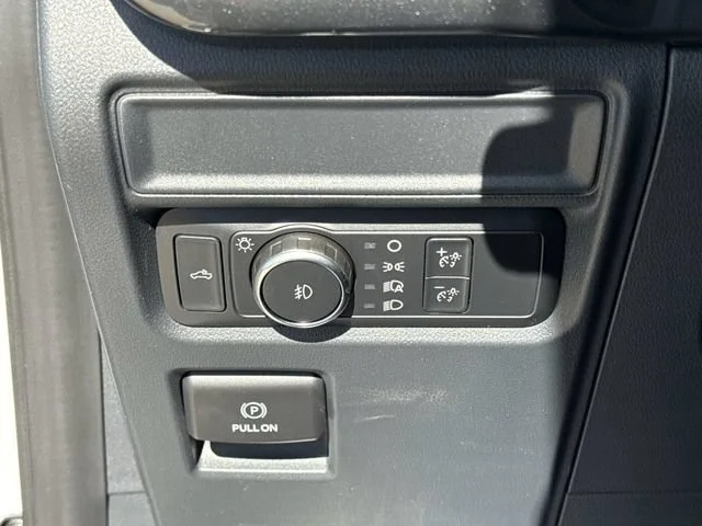 Used 2022 White Ford XL image 18