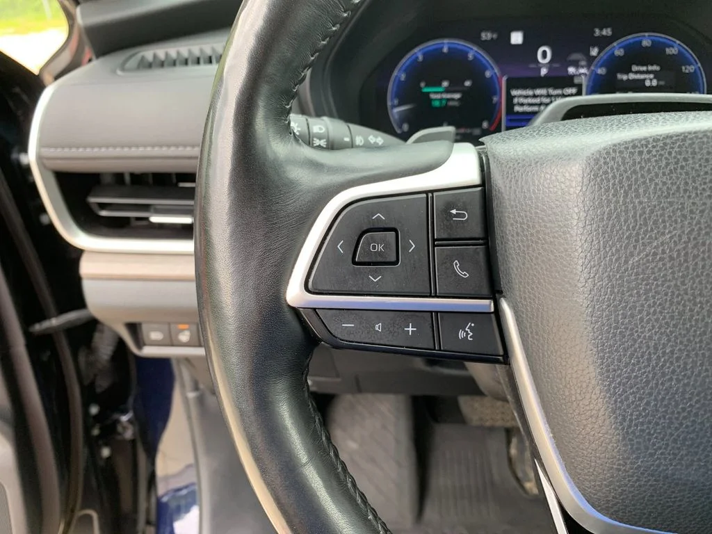 Used 2024  Toyota Platinum image 30