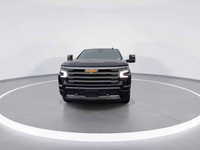 Used 2024 Gray Chevrolet High Country image 3