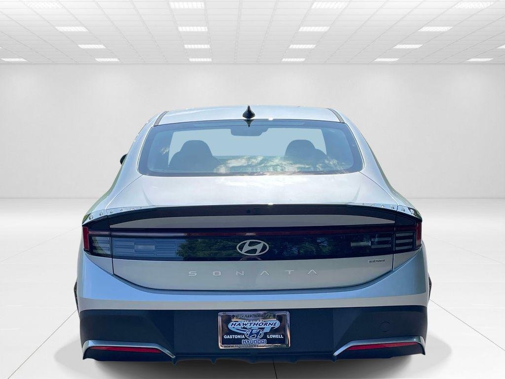 New 2026 Silver Hyundai Blue image 5