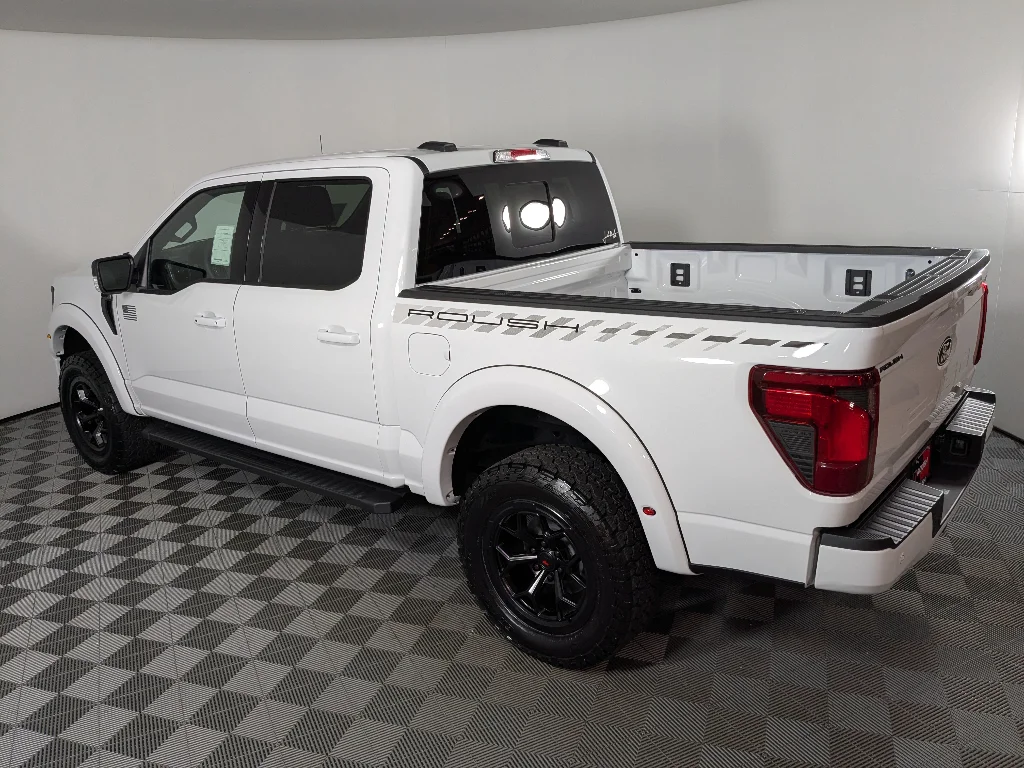 New 2026 OXFORD WHITE Ford XLT image 8