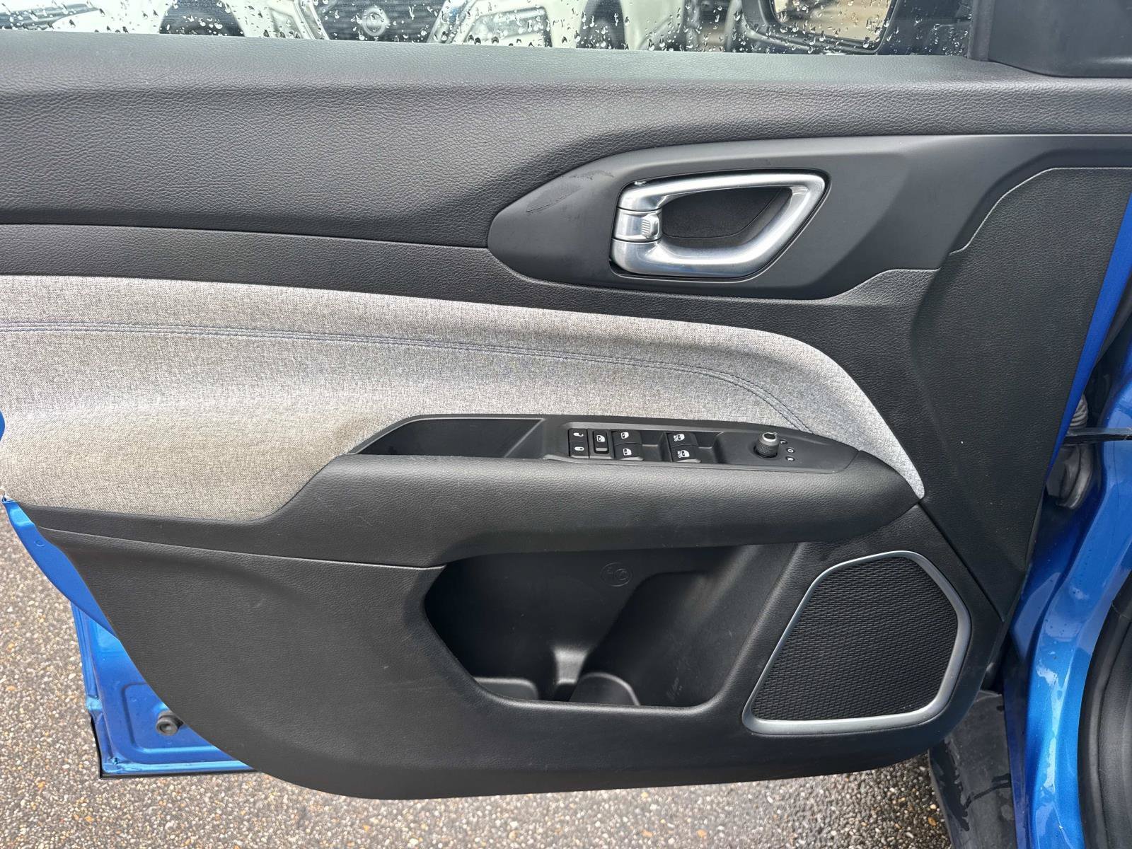 Used 2024 Blue Jeep Latitude image 19