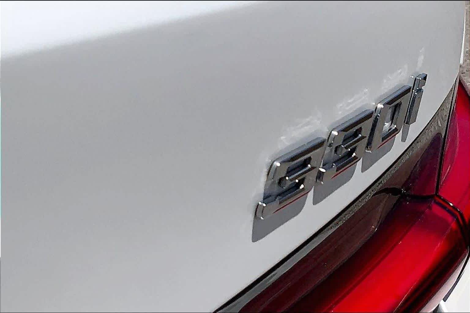 2025 BMW 3 Series 330i - Photo 10