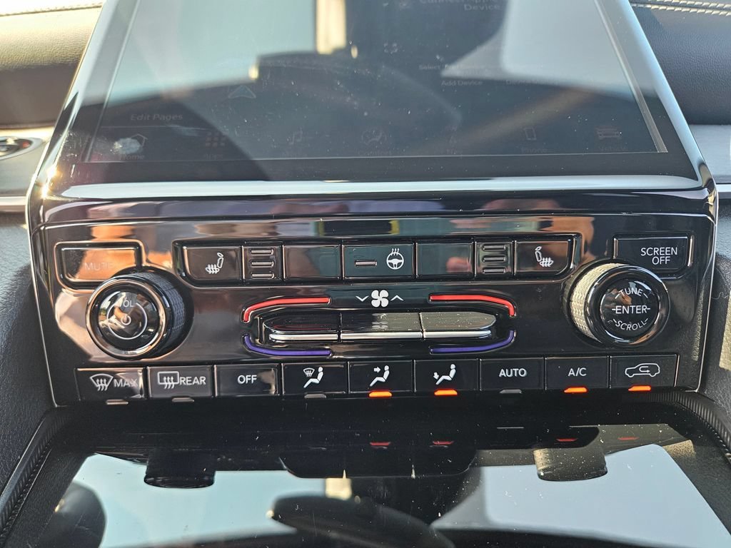 Used 2024 Black Jeep  image 23