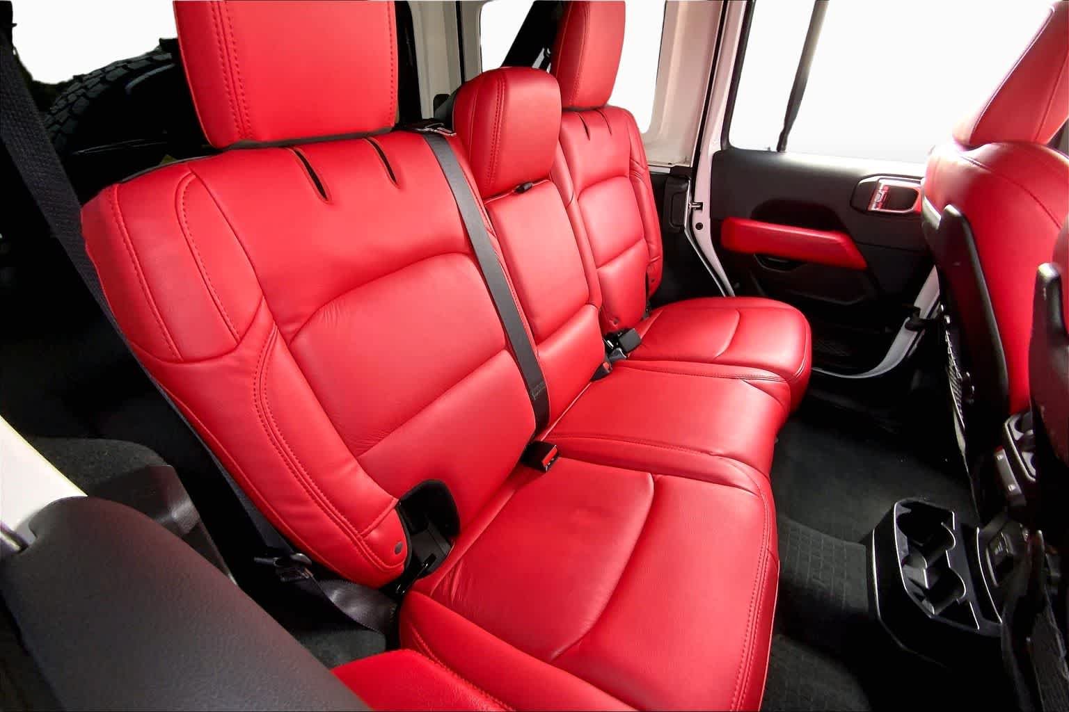 Used 2024 Bright White Clearcoat Jeep Rubicon X image 19