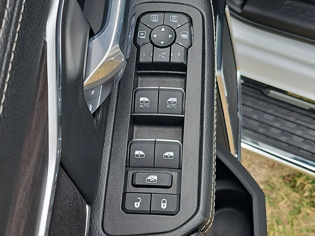 2026 RAM 3500 Laramie - Photo 30