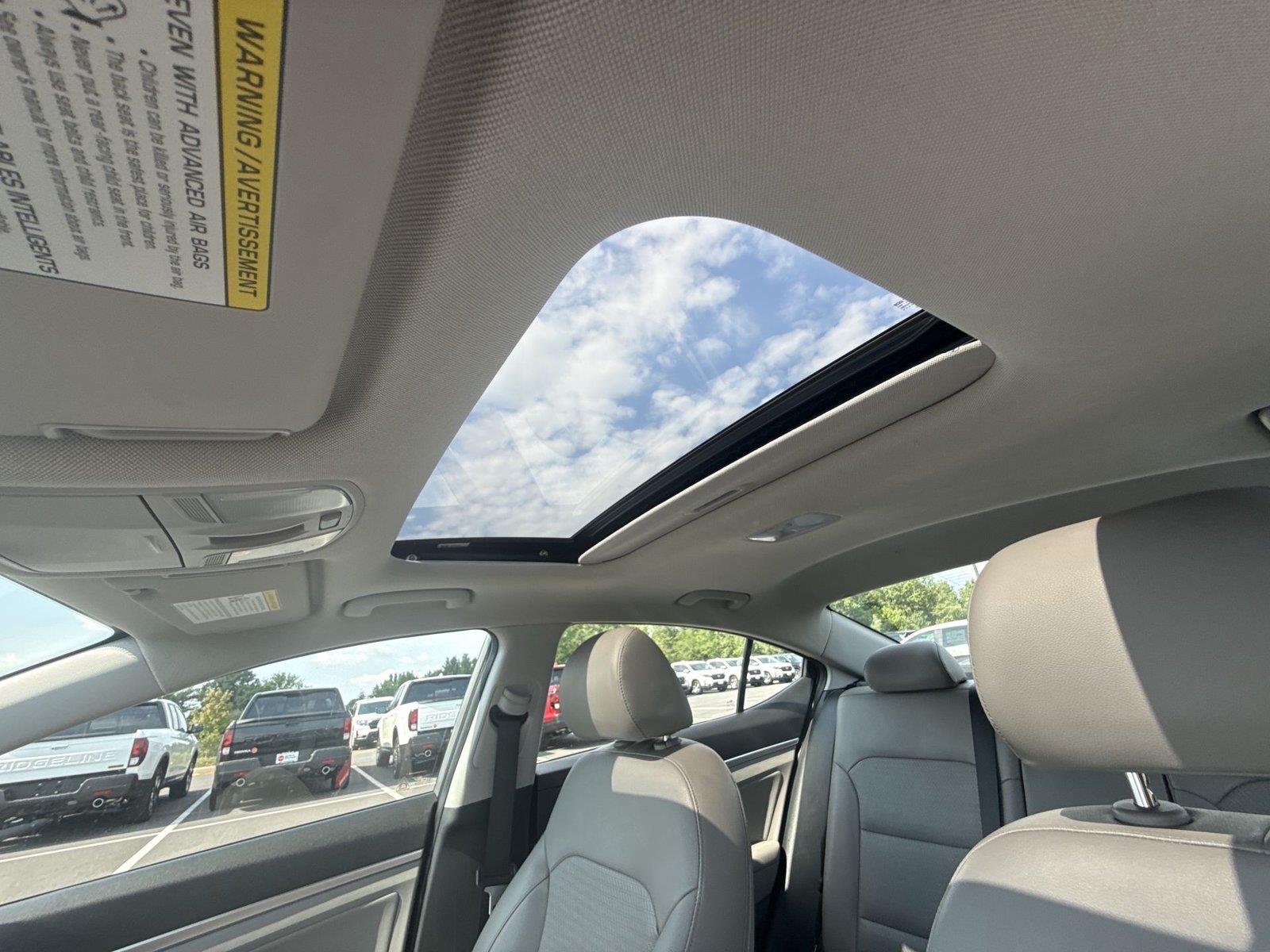 Used 2020 Fluid Metal Hyundai Limited image 16