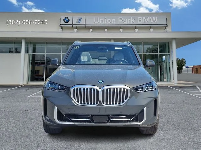 New 2026 Dravit Grey Metallic BMW xDrive50e image 2