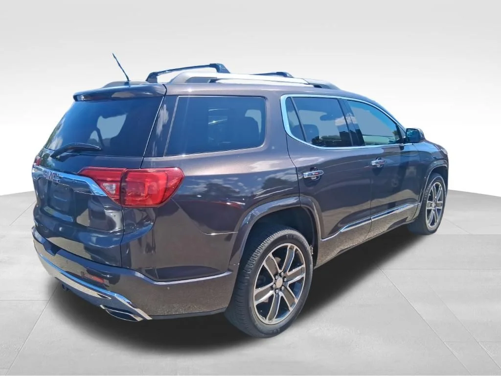 Used 2018 Silver GMC Denali image 5