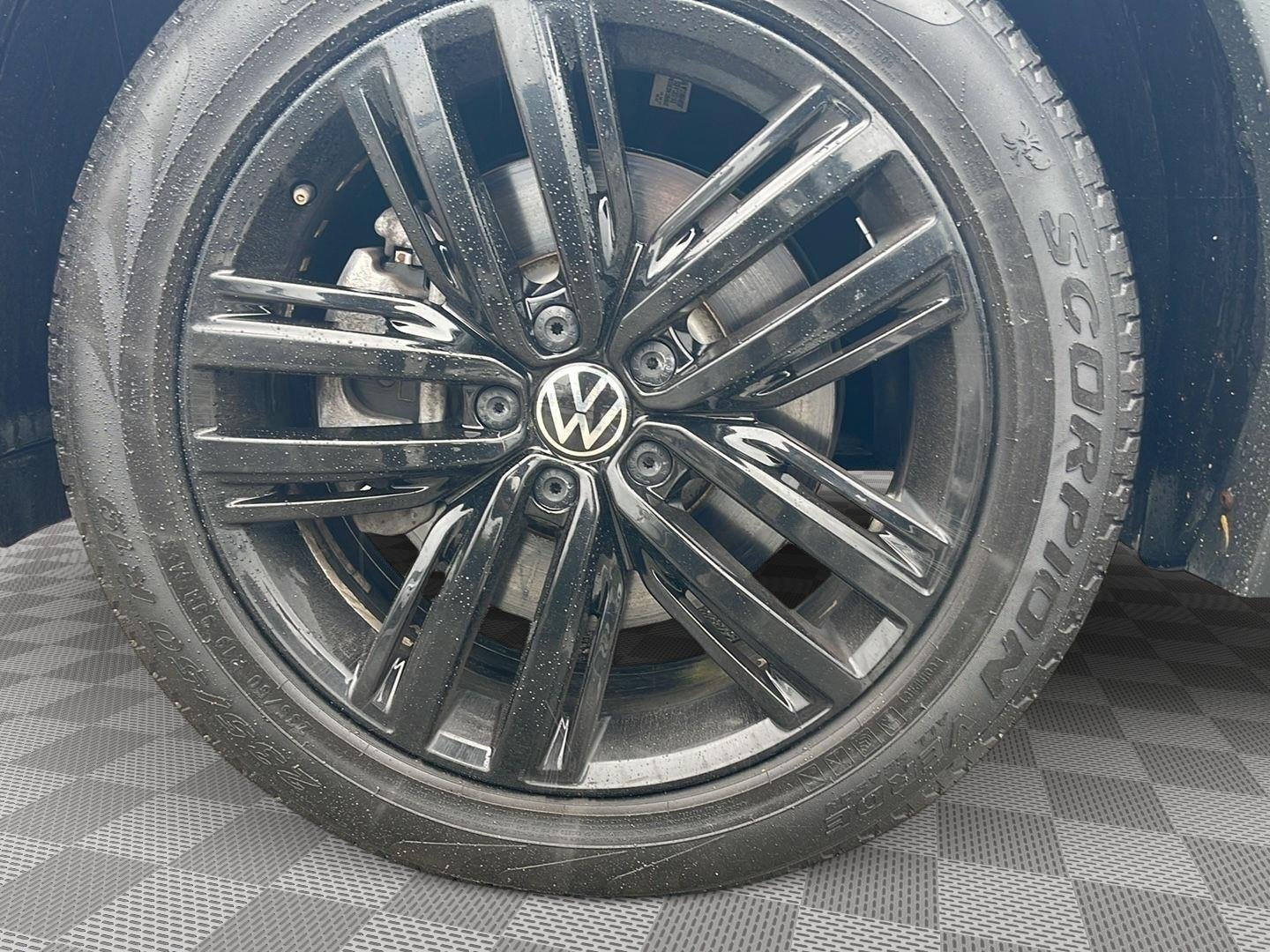 Used 2022 Oryx White Pearl Volkswagen SE R-Line Black image 9