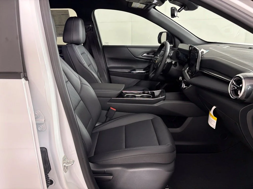 New 2027 Summit White Chevrolet LT image 44