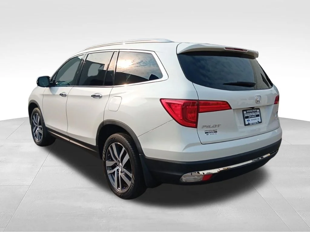 Used 2017 White Diamond Pearl Honda Touring image 5