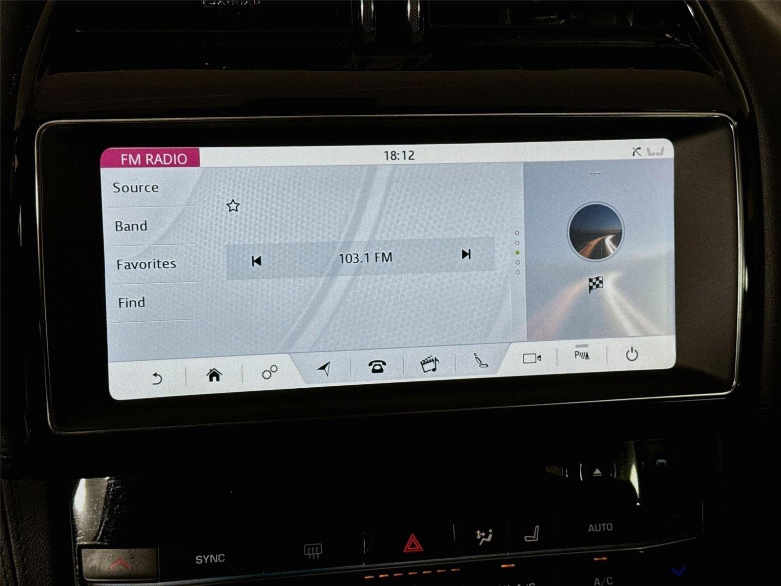 Used 2020 White Jaguar 25t Prestige image 15
