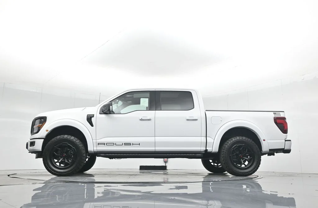 New 2025 Oxford White Ford XLT image 56