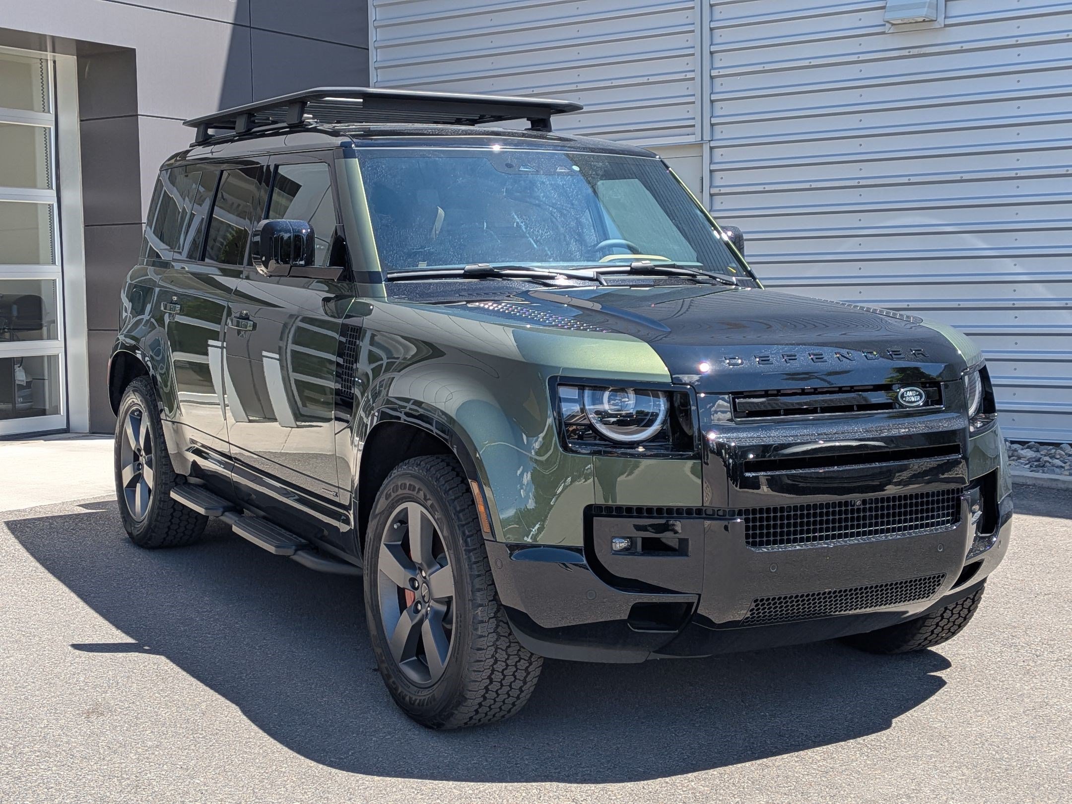 New 2026 Woolstone Green Land Rover P400 X image 3
