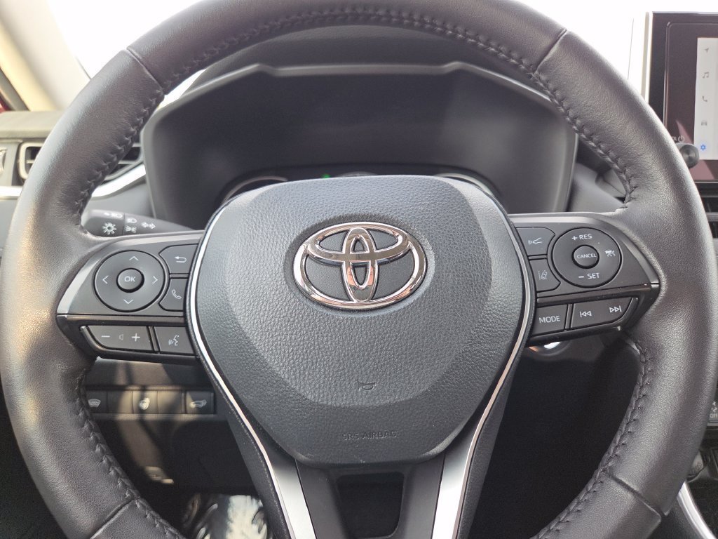 Certified Used 2025 Pearl Toyota XLE image 34