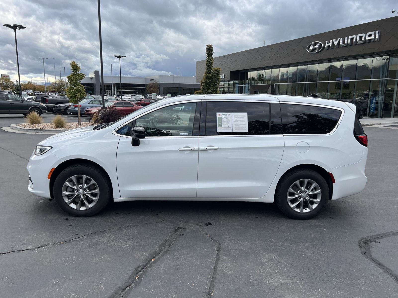 Used 2026 Bright White Clearcoat Chrysler Limited image 22