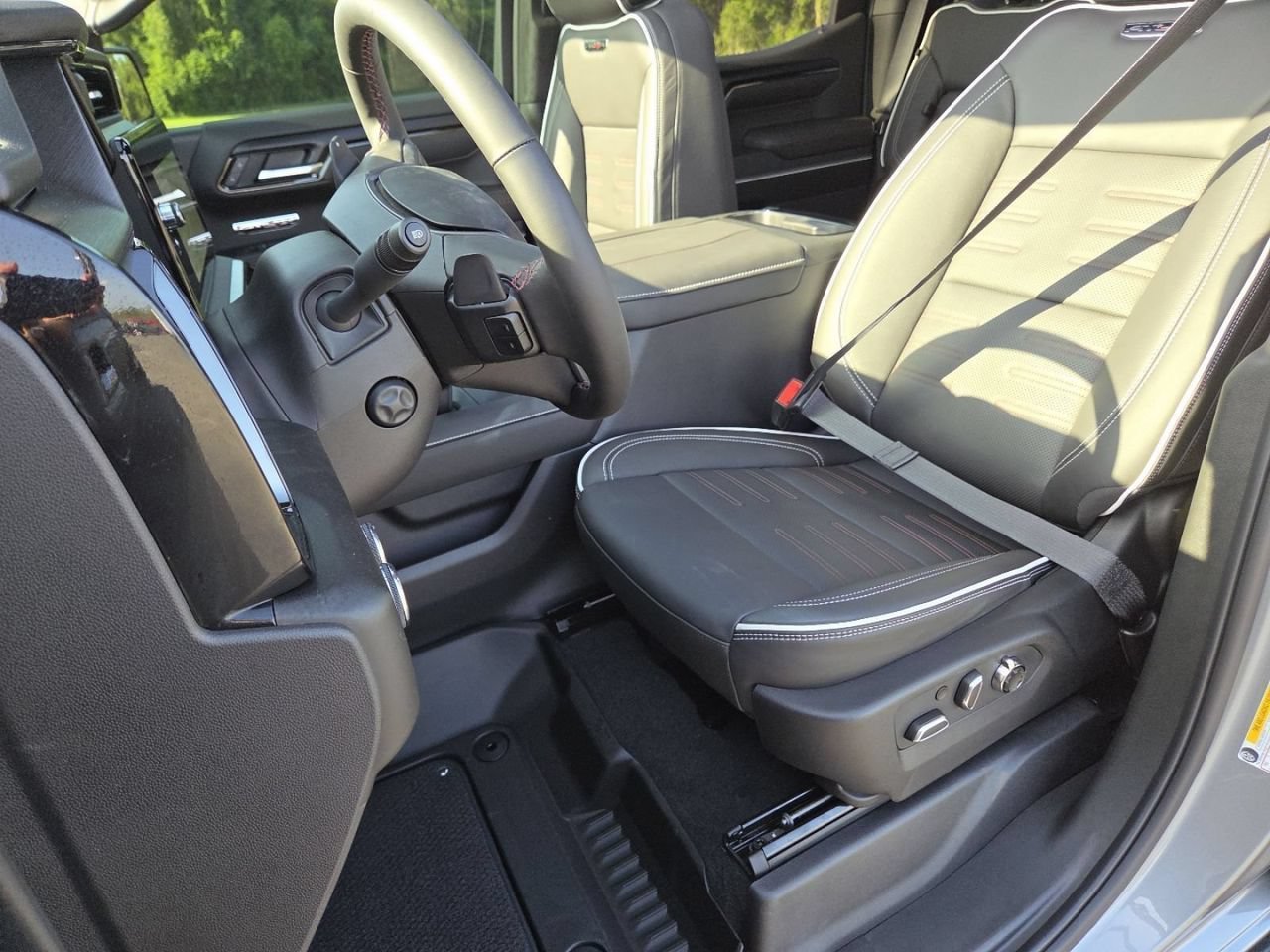 New 2026 Sterling Metallic GMC AT4X image 30