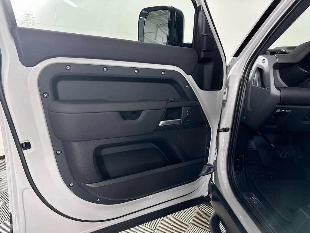 New 2026 Borasco Gray Metallic Land Rover S image 22