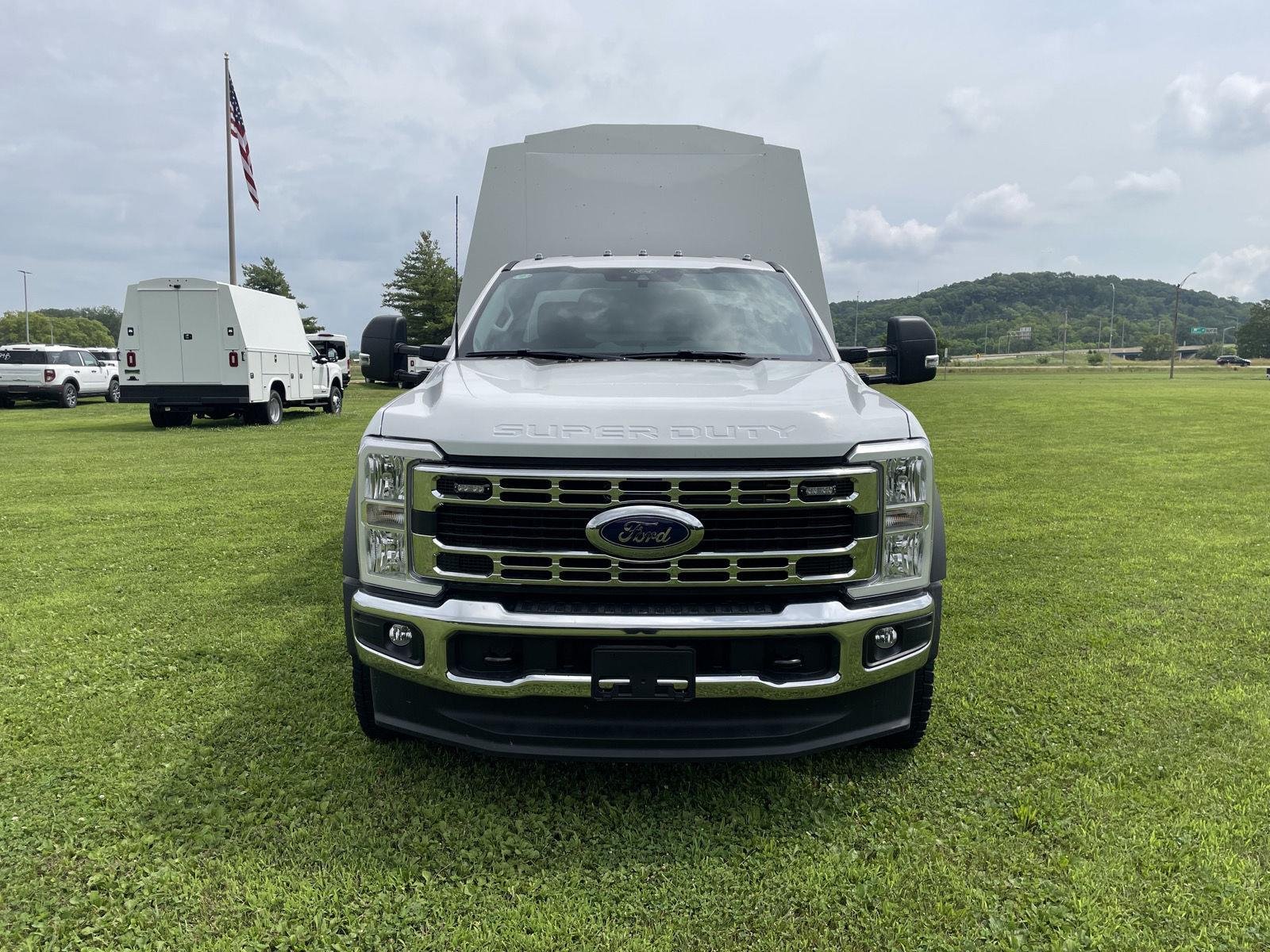 New 2026 Oxford White Ford F-450® XL image 12
