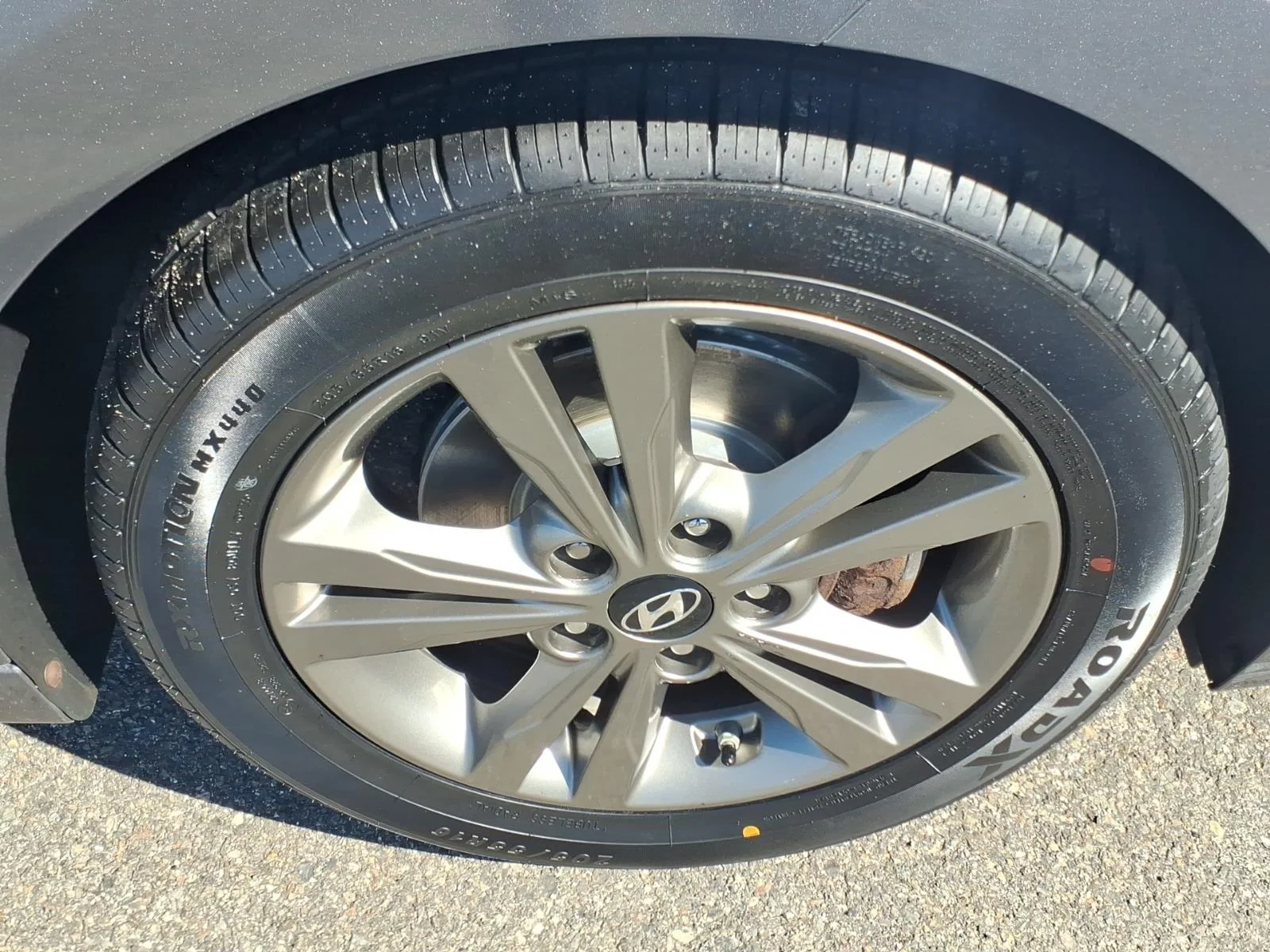 Used 2018 Machine Gray Hyundai Value Edition image 9