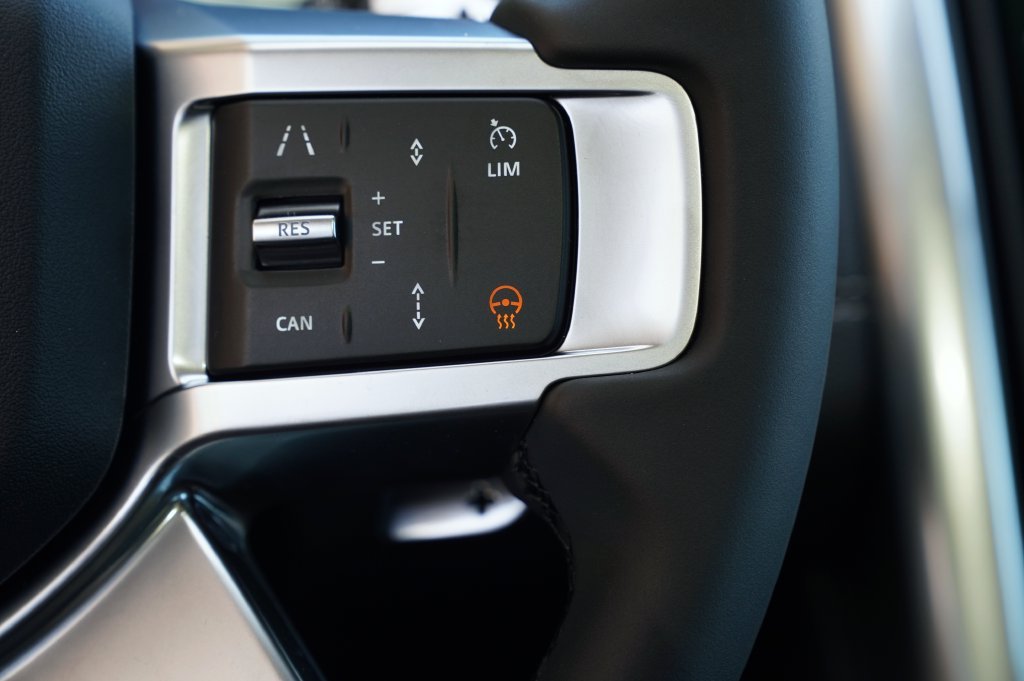 New 2026 Fuji White Land Rover Dynamic SE image 16
