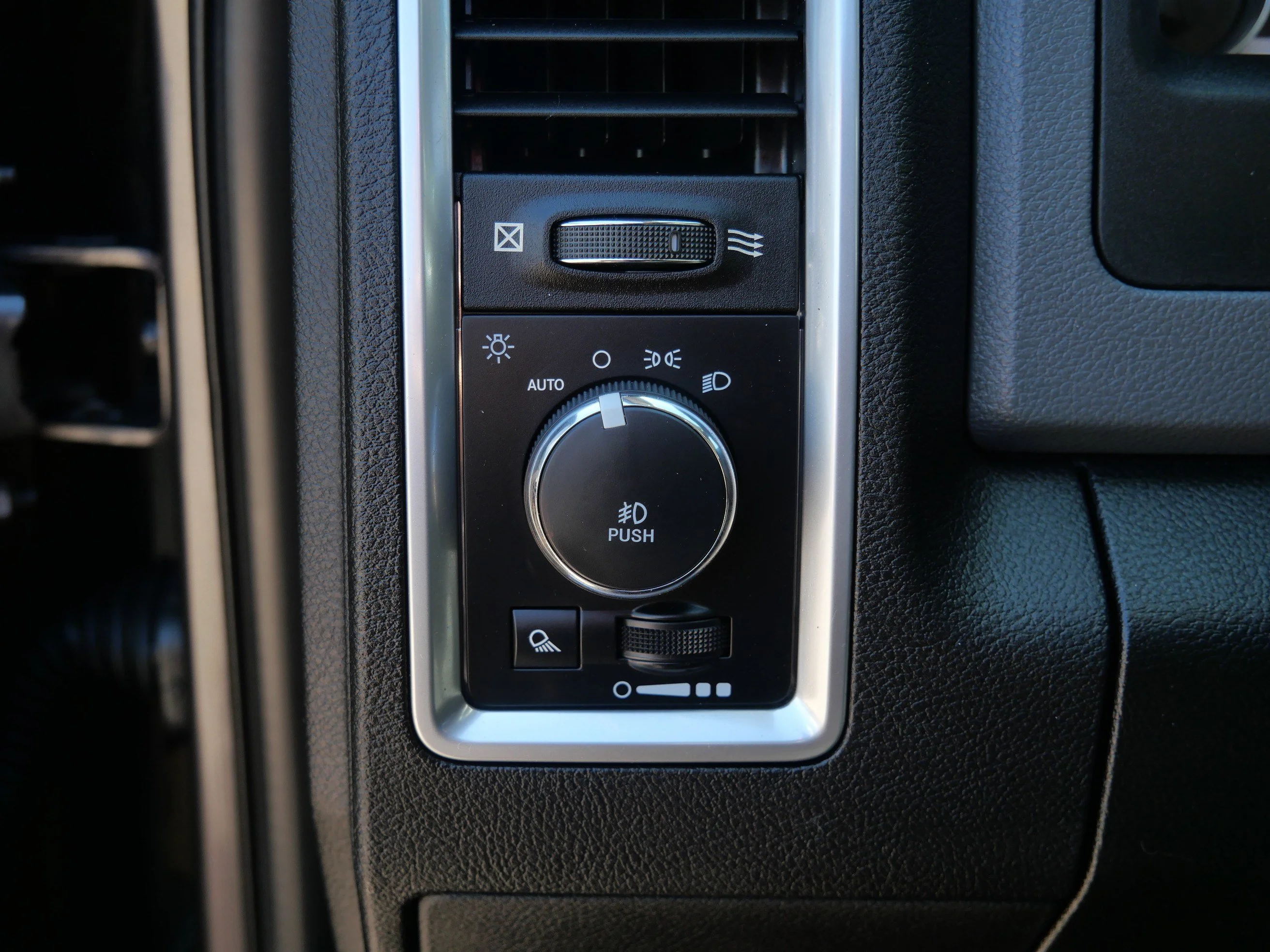 Used 2019 Granite Crystal Metallic Clearcoat Ram Warlock image 21