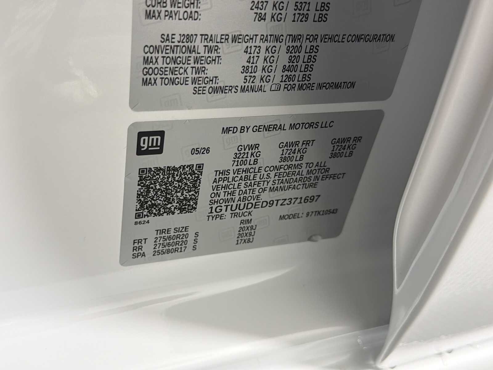 New 2026 Summit White GMC SLT image 30
