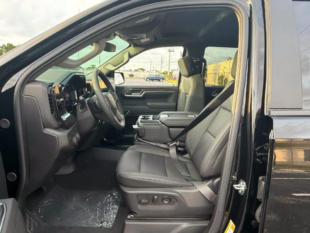 2026 Chevrolet Silverado 1500 LT - Photo 9