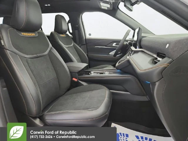 New 2026 Star White Metallic Tri-Coat Ford Tremor® image 32