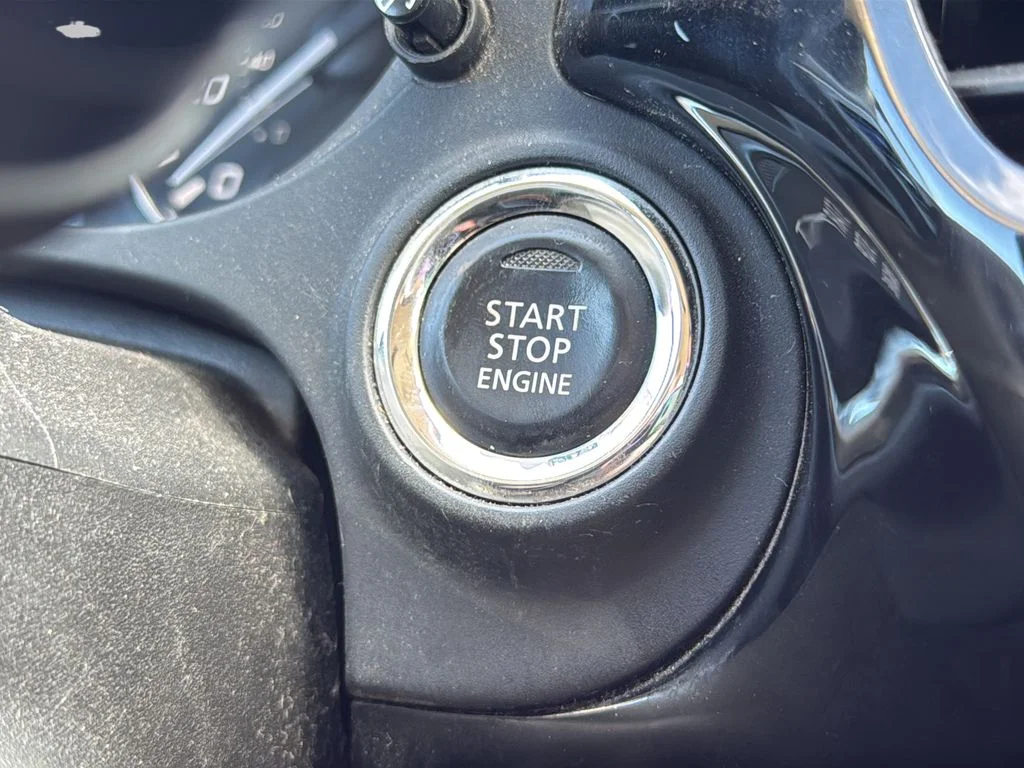 Used 2019  Mitsubishi SEL image 13