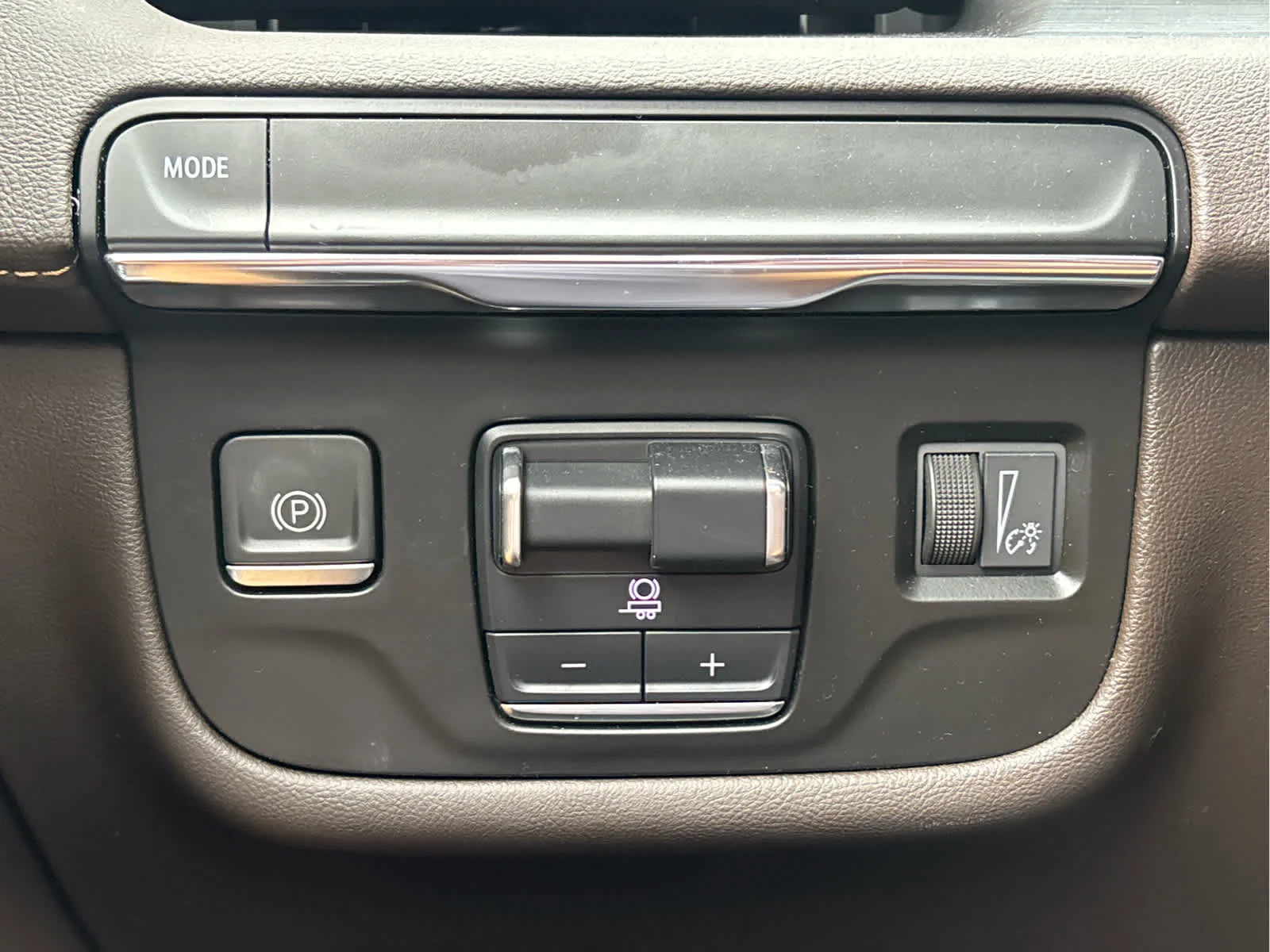Used 2022 Crystal White Tricoat Cadillac Sport image 18