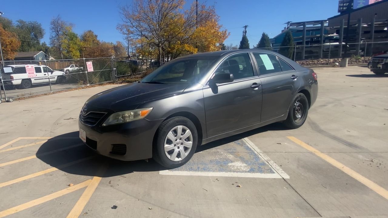 2011 Toyota Camry LE photo 3