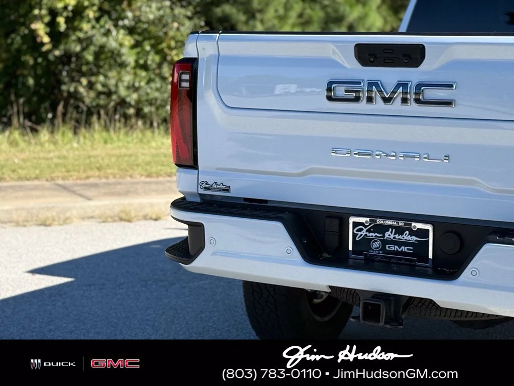 Used 2026 Glacier White Tricoat GMC Denali Ultimate image 17