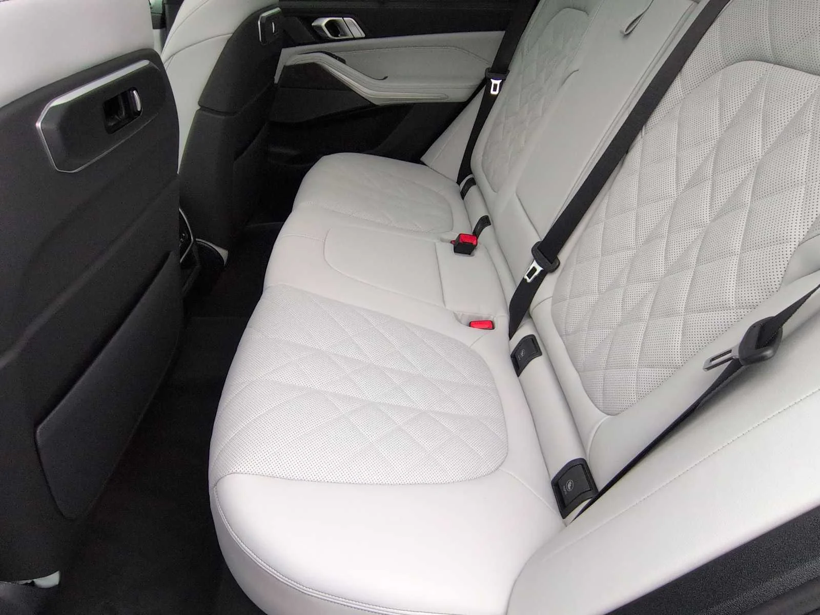 New 2026 Black Sapphire Metallic BMW xDrive40i image 26
