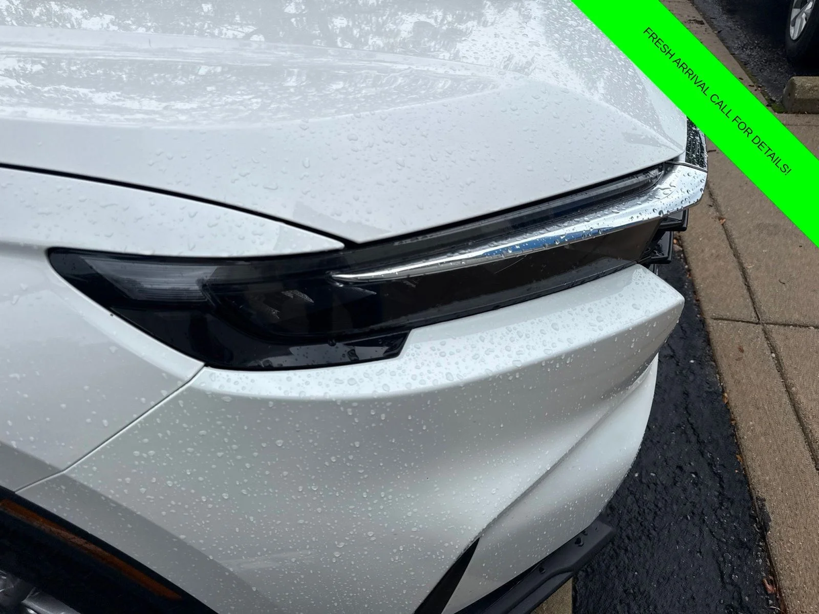 Used 2024 Platinum White Pearl Honda EX image 4
