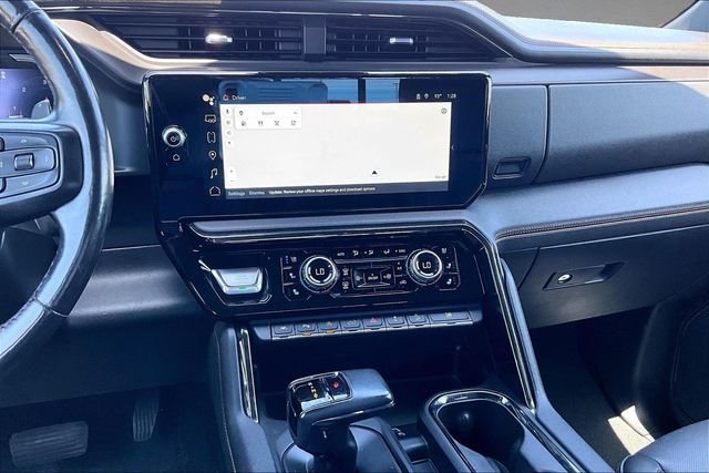 Used 2022 White GMC AT4 image 6