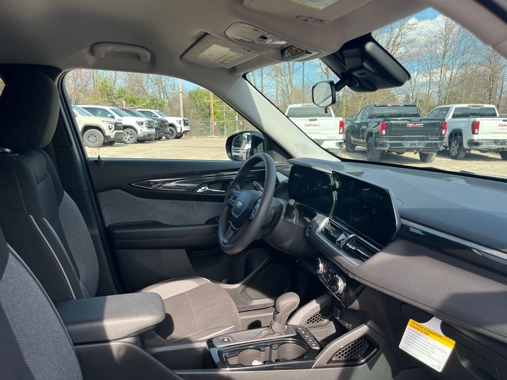 Used 2025 Black Metallic Chevrolet LT image 36