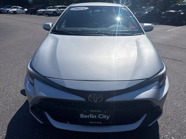 Used 2025 Classic Silver Metallic Toyota SE image 11