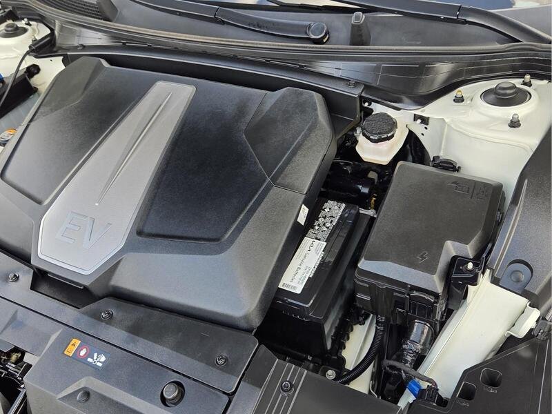 Used 2023 Snow White Pearl KIA GT-Line RWD image 20