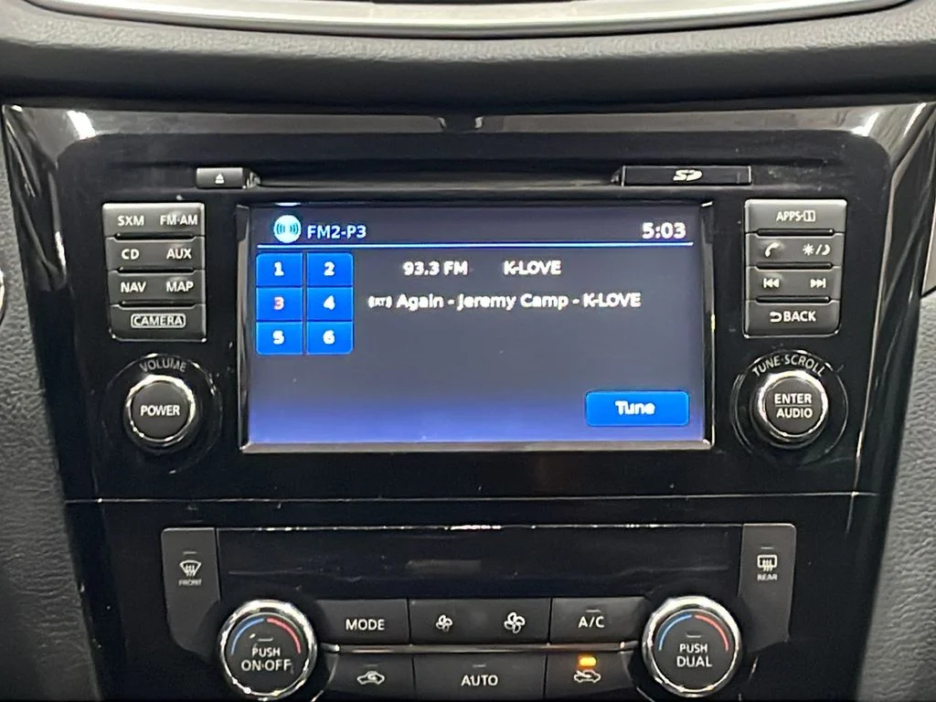 Used 2015 Silver Nissan SV image 15