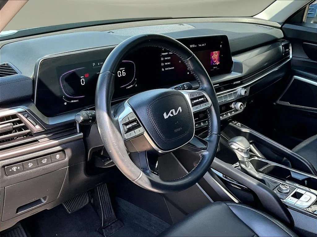 Used 2025 Black Kia S image 22