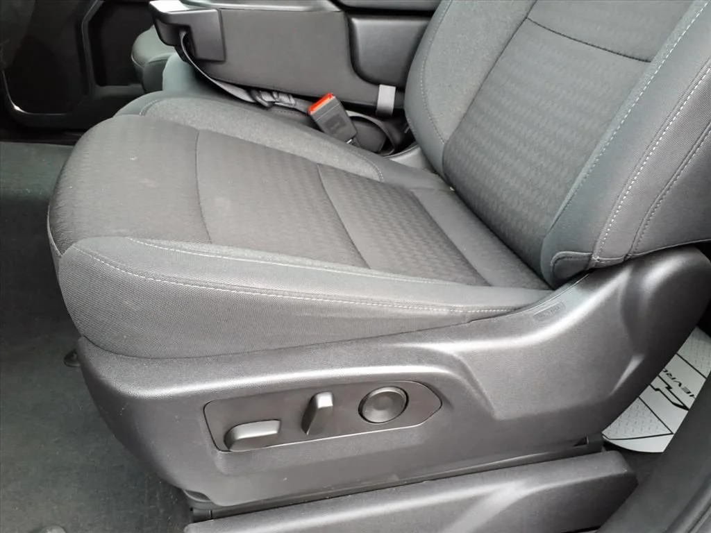 Used 2023 DYNAMIC BLUE METALLIC GMC Elevation image 4