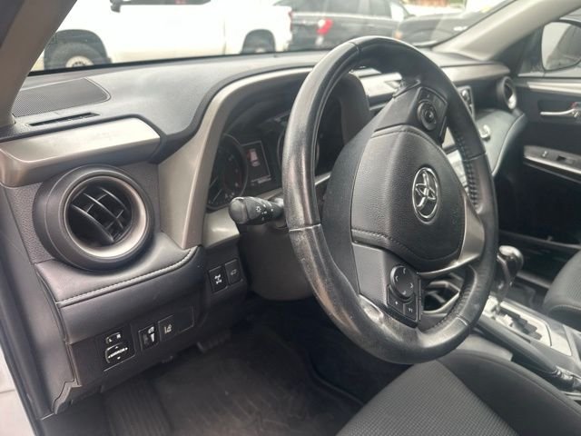 Used 2018 White Toyota Adventure image 9