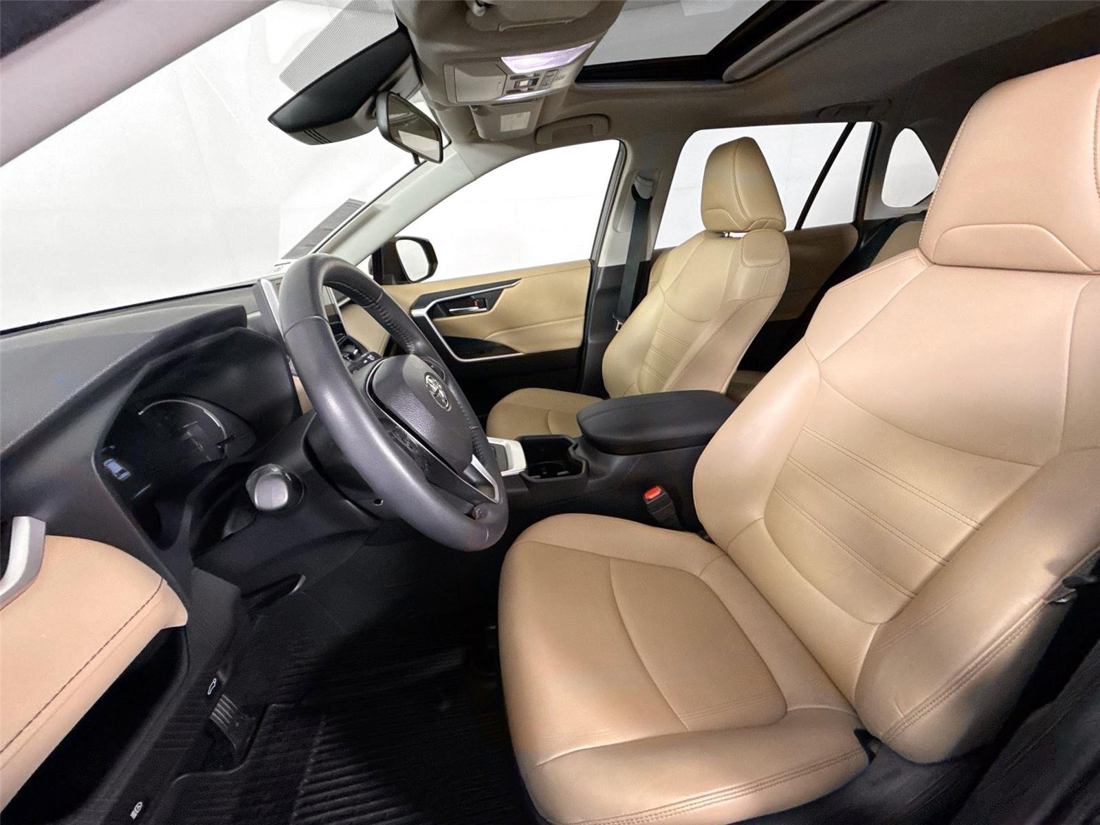 Used 2025 Midnight Black Metallic Toyota XLE Premium image 3