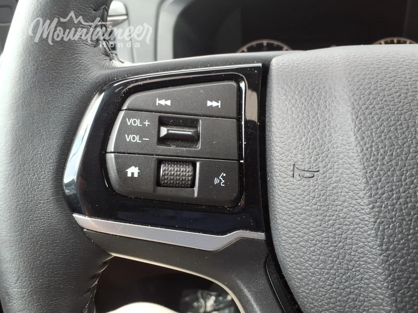 Used 2025 Platinum White Pearl Honda Touring image 34
