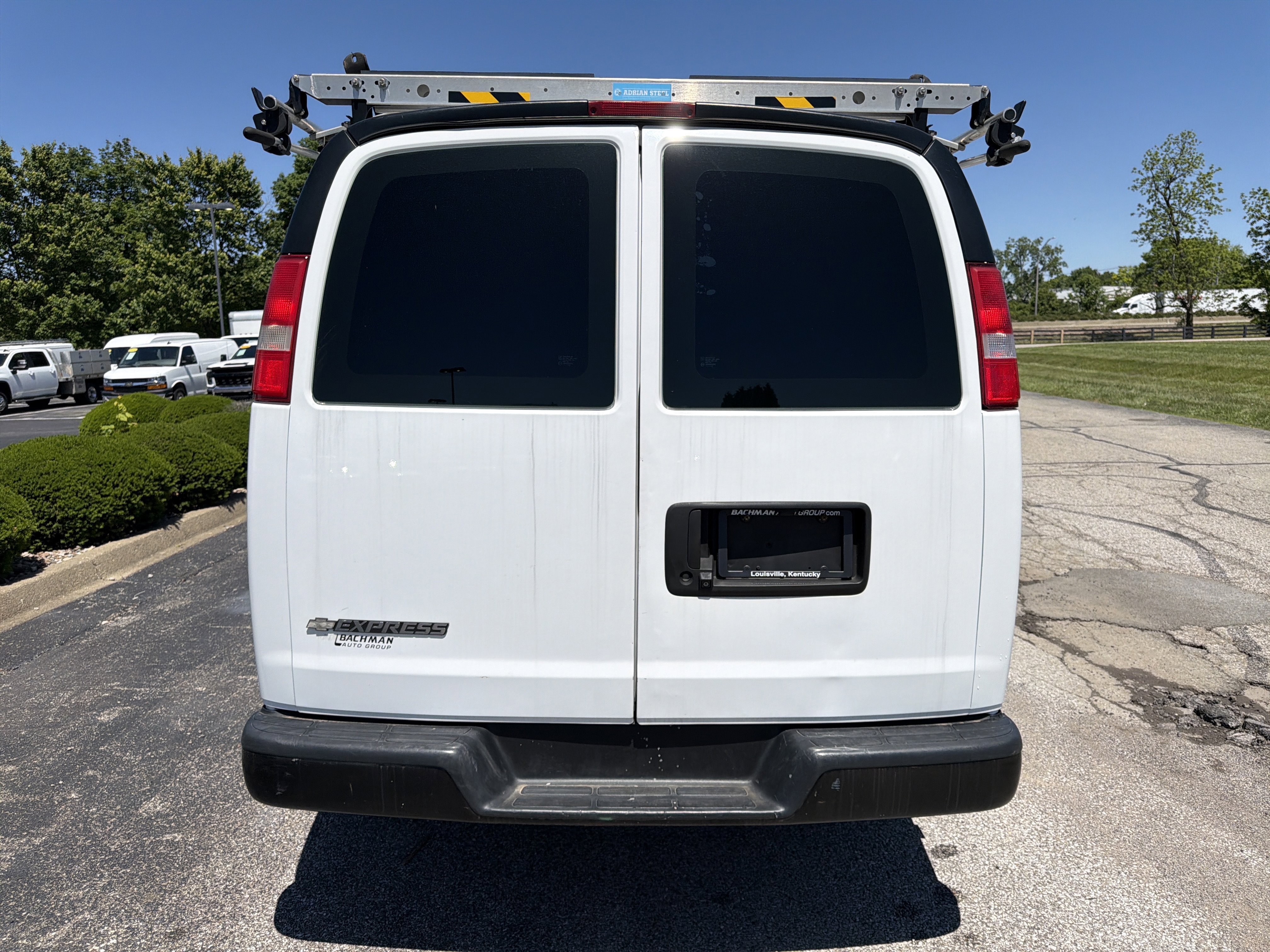 Used 2018 Summit White Chevrolet  image 6